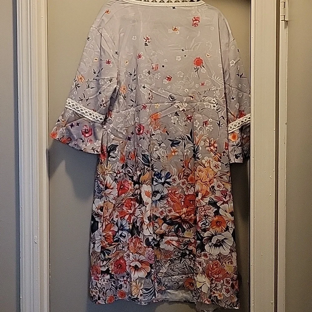 3/$15 CLOSET CLEAR OUT. Beautiful Gray Sz XL Floral Lace-Trimmed Dress - Picture 6 of 6